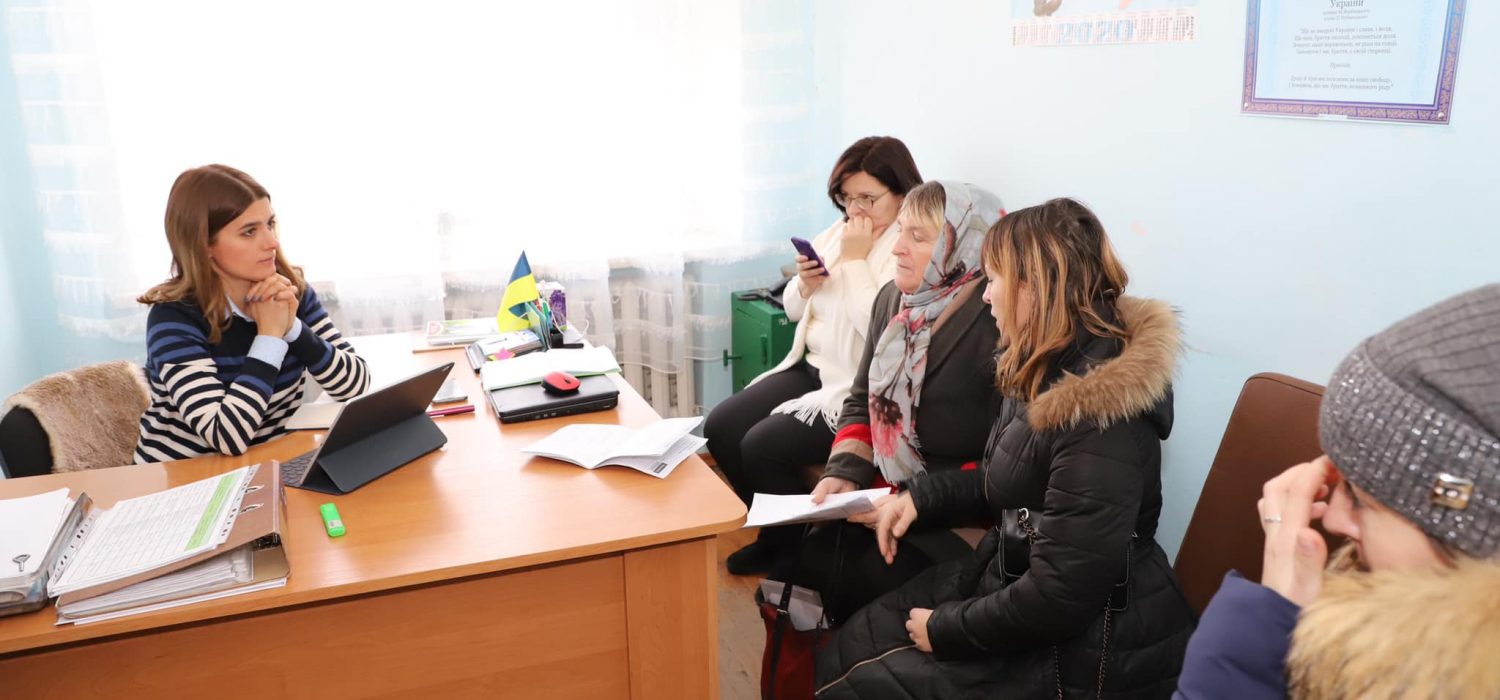 Працюю на окрузі. В графіку роботи Верховної Ради цей тиждень  виділений народним депутатам для роботи з виборцями.